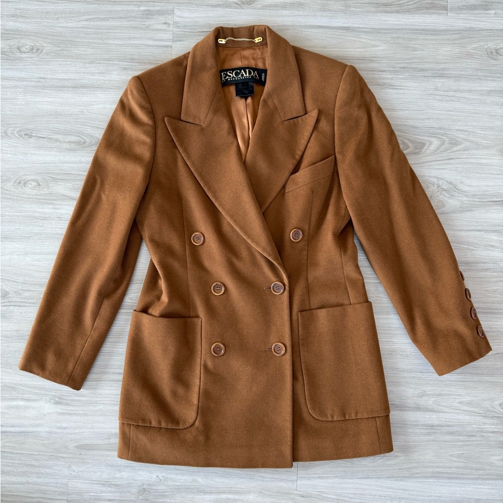Escada Women's Wool Tan Double-Breasted Blazer Size 36 or Size Small Silk Lining